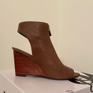 Mint condition brown Nine West wedges